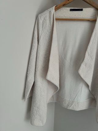 Chaqueta brocada crema