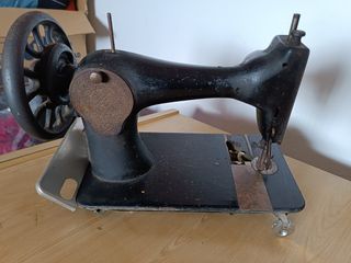 Maquina de coser Antigua