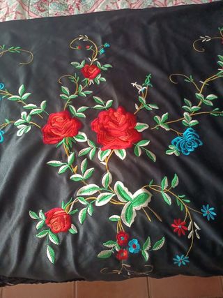 Foulard ricamato a mano 