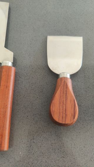 Set tre coltelli da formaggio