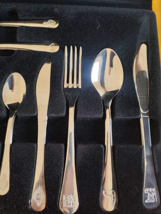 Cubiertos conmemorativos DALI 2004