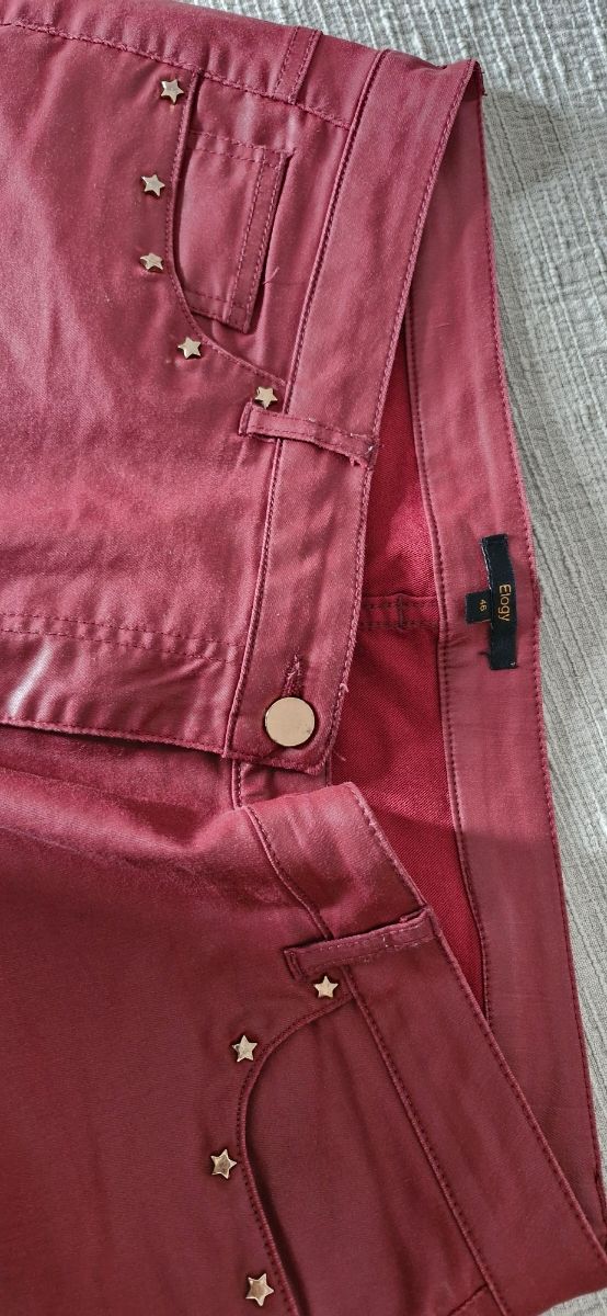 Pantalón burdeos