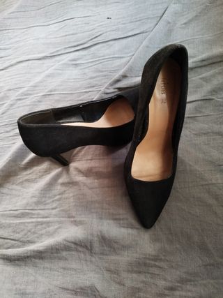 tacones negros de vestir