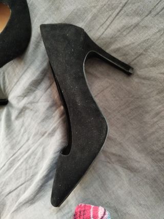 tacones negros de vestir