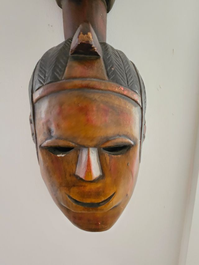 Máscara decorativa de madera