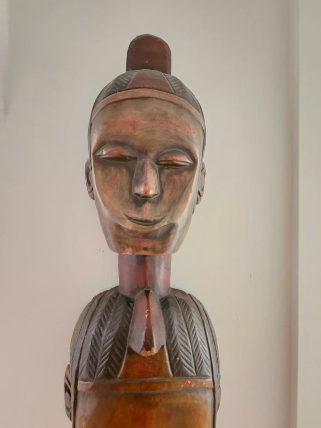 Máscara decorativa de madera