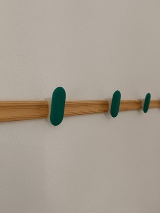Colgador de pared diseño Cápsulas 60cm