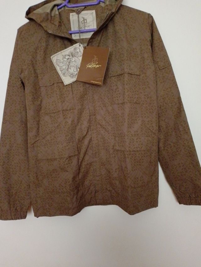 Corta vientos con capucha de señora