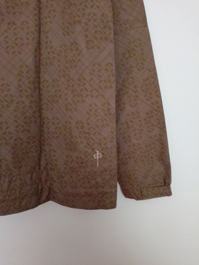 Corta vientos con capucha de señora