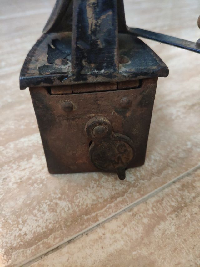 PLANCHA PEQUEÑA ANTIGUA DE CARBÓN,  MONDRAGÓN.