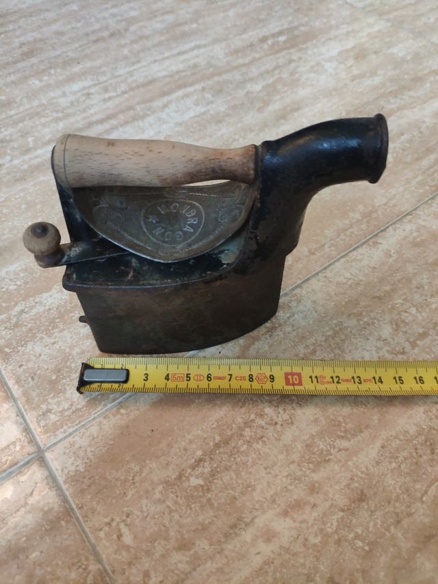 PLANCHA PEQUEÑA ANTIGUA DE CARBÓN,  MONDRAGÓN.