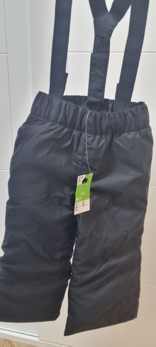 Pantalón nieve niño SIN ESTRENAR 4 años.