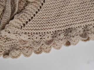 Toquilla niña en beige clarito. Más claro que las 