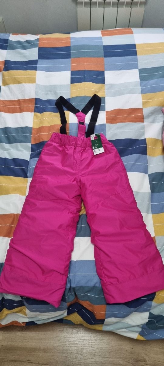 Pantalon nieve niña SIN ESTRENAR talla 5.