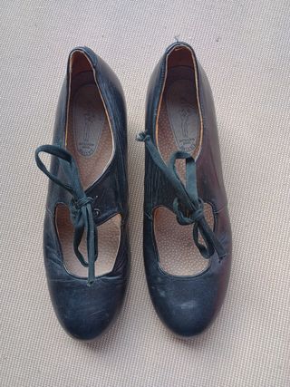 Zapatos de baile con chapa metálica 