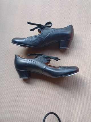 Zapatos de baile con chapa metálica 