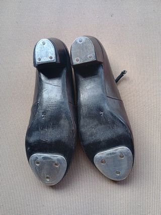 Zapatos de baile con chapa metálica 