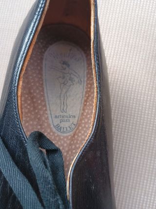 Zapatos de baile con chapa metálica 