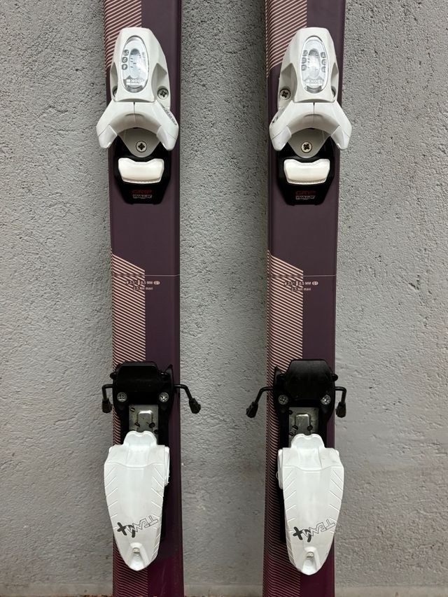 Esquís y palos. Longitud 140 cms. Wedze