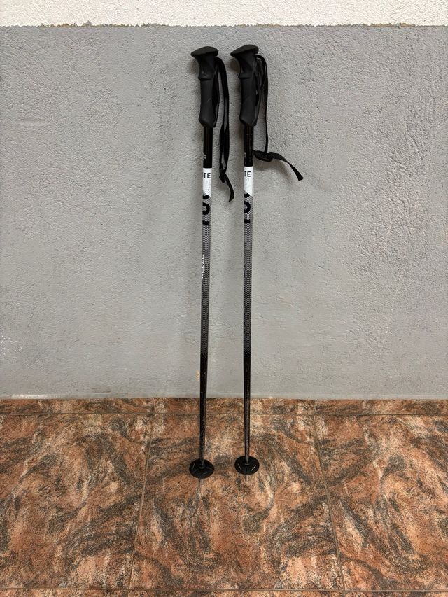 Esquís y palos. Longitud 140 cms. Wedze