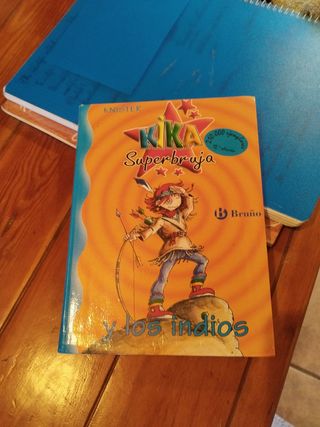 Kika Superbruja y los indios (Spanish Edition)