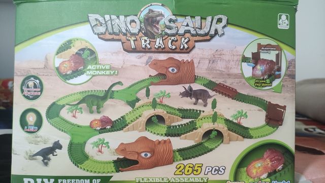 Juego de Scalextric de coche y dinosario