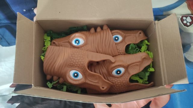 Juego de Scalextric de coche y dinosario