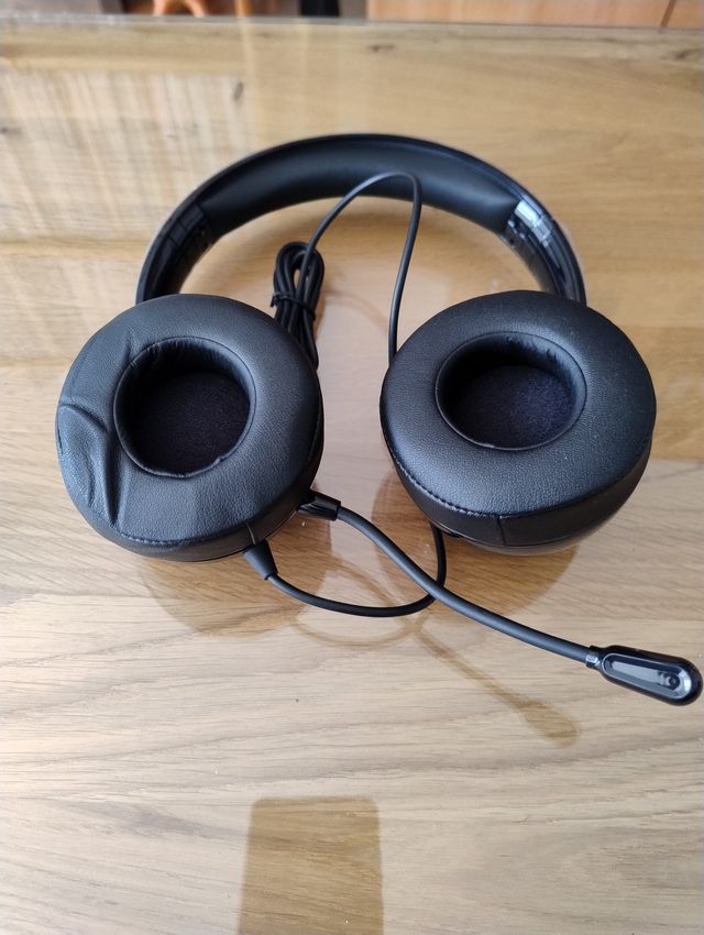 Auriculares USB con cable y micrófono