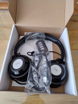 Auriculares USB con cable y micrófono