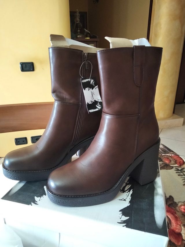 Stivaletti donna marroni