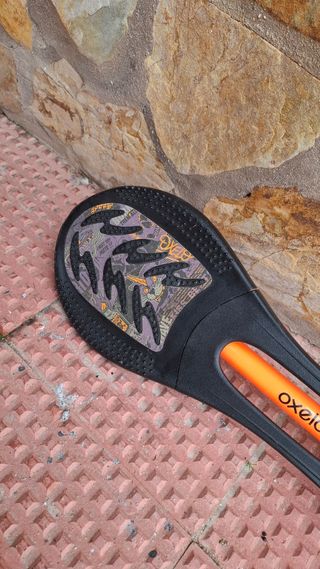 Monopatín de dos ruedas .