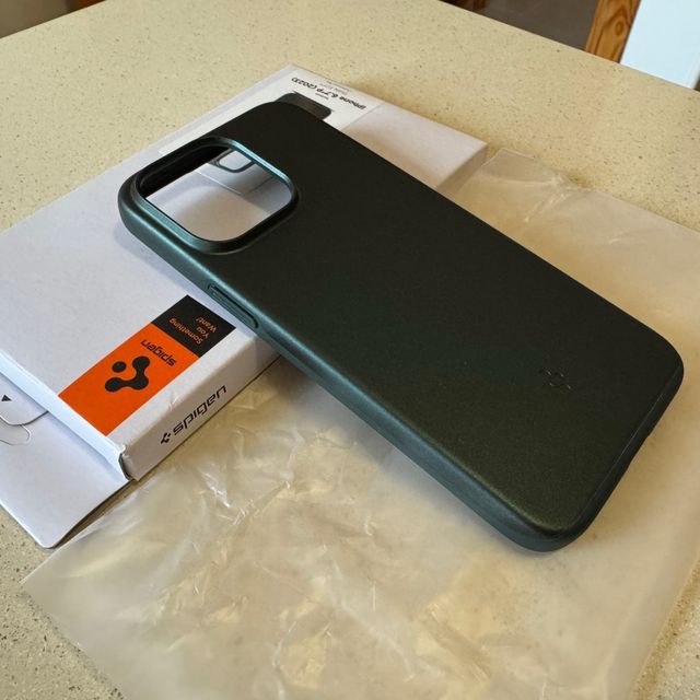 Funda Spigen iPhone 15 PRO MAX