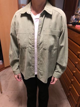 Sobrecamisa, camisa o chaqueta pana Zara