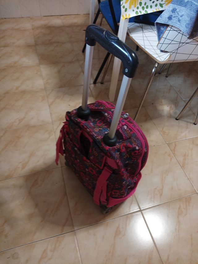 Mochila escolar con flores