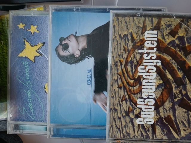 12 cd musicali e un porta cd