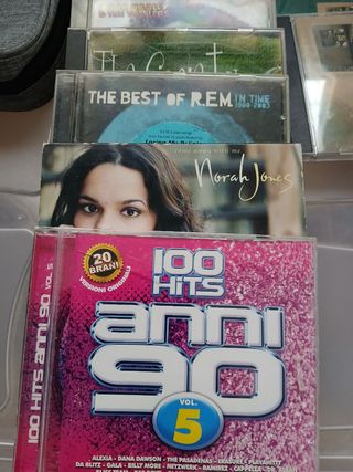 12 cd musicali e un porta cd