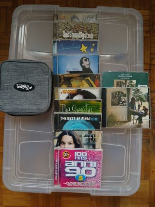 12 cd musicali e un porta cd