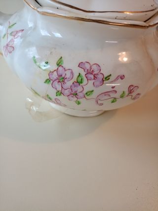 Tetera antigua de porcelana