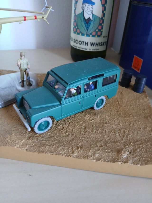 Diorama artesanal tintin con elementos oficiales