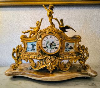 Reloj Bronce con pinturas sobre base de mármol