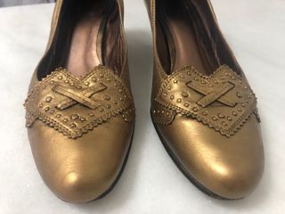 Zapatos tacón cobre Latouche