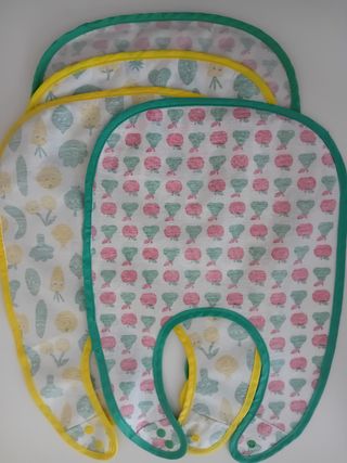 4 baberos para niños de Ikea 