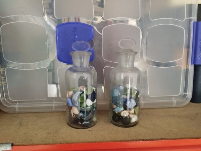 Botes antiguos de farmacia sin la piedr