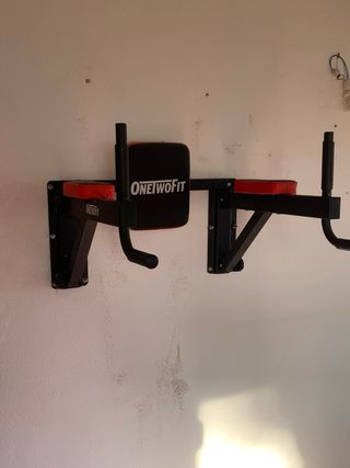 2 APARATOS DE DOMINADAS Y ABDOMINALES