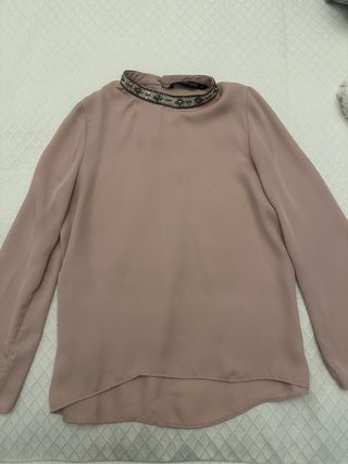 Blusa rosa con pedreria