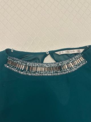 Blusa verde con pedreria