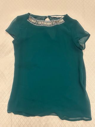 Blusa verde con pedreria