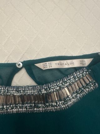 Blusa verde con pedreria
