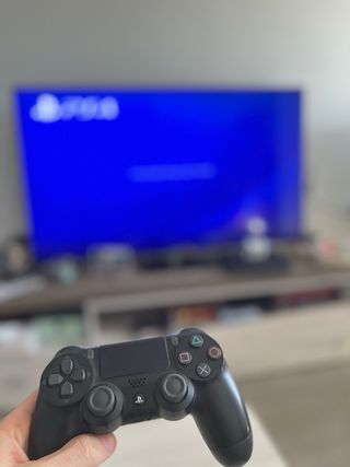 PS4 slim 1tb, 2 mandos y 8 juegos