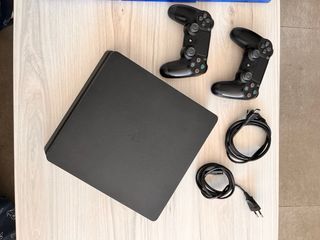 PS4 slim 1tb, 2 mandos y 8 juegos